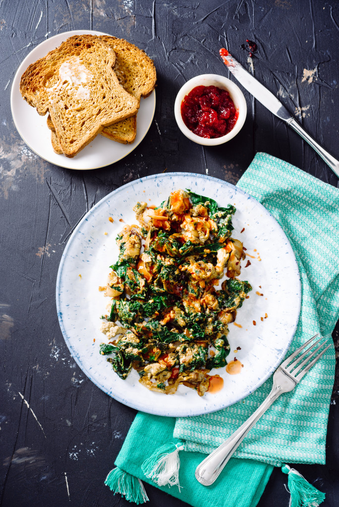 Kale-Caramelized-Onion-Egg-Scramble-005